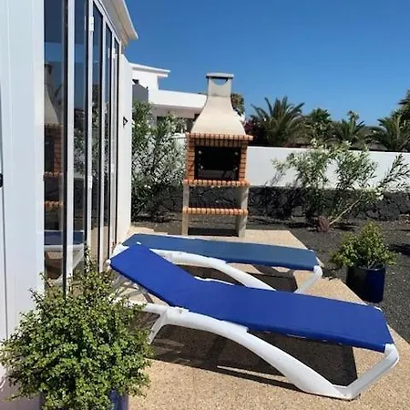 Playa Blanca Sleeps 6 Pool Wifi Willa